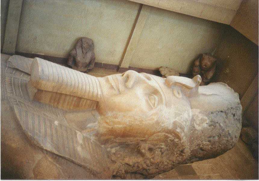 La statue couche de Ramss II
